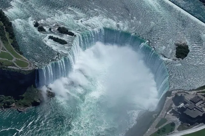 The Horseshoe Falls seen from straight above