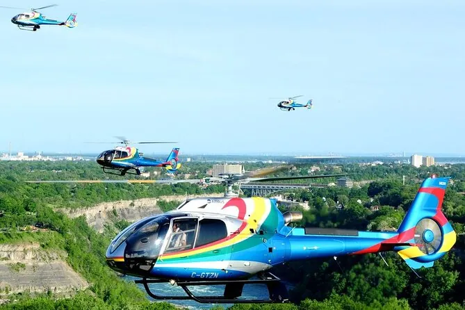 Hélicoptères touristiques sur l'hélisurface de Victoria Avenue à Niagara Falls, Ontario