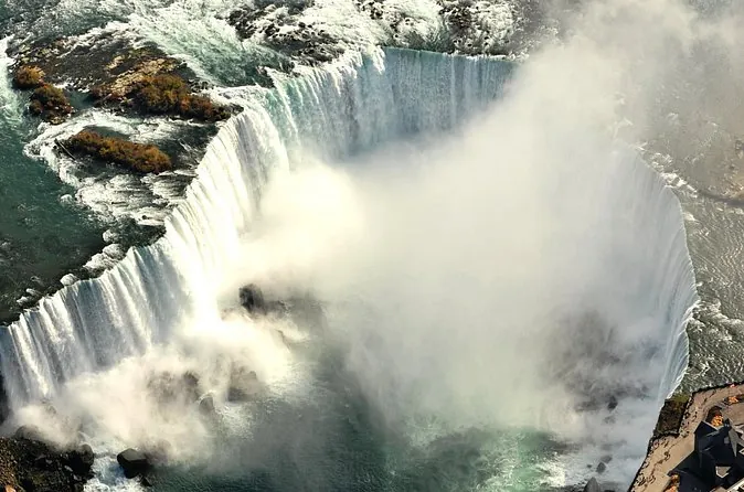 Embruns s'élevant des chutes Horseshoe, vus du ciel